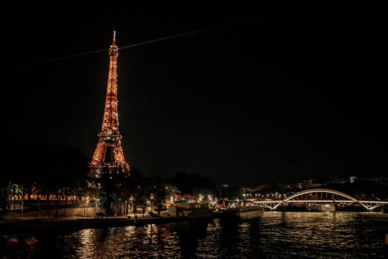 19 AMAZING Things to Do in Paris at Night!